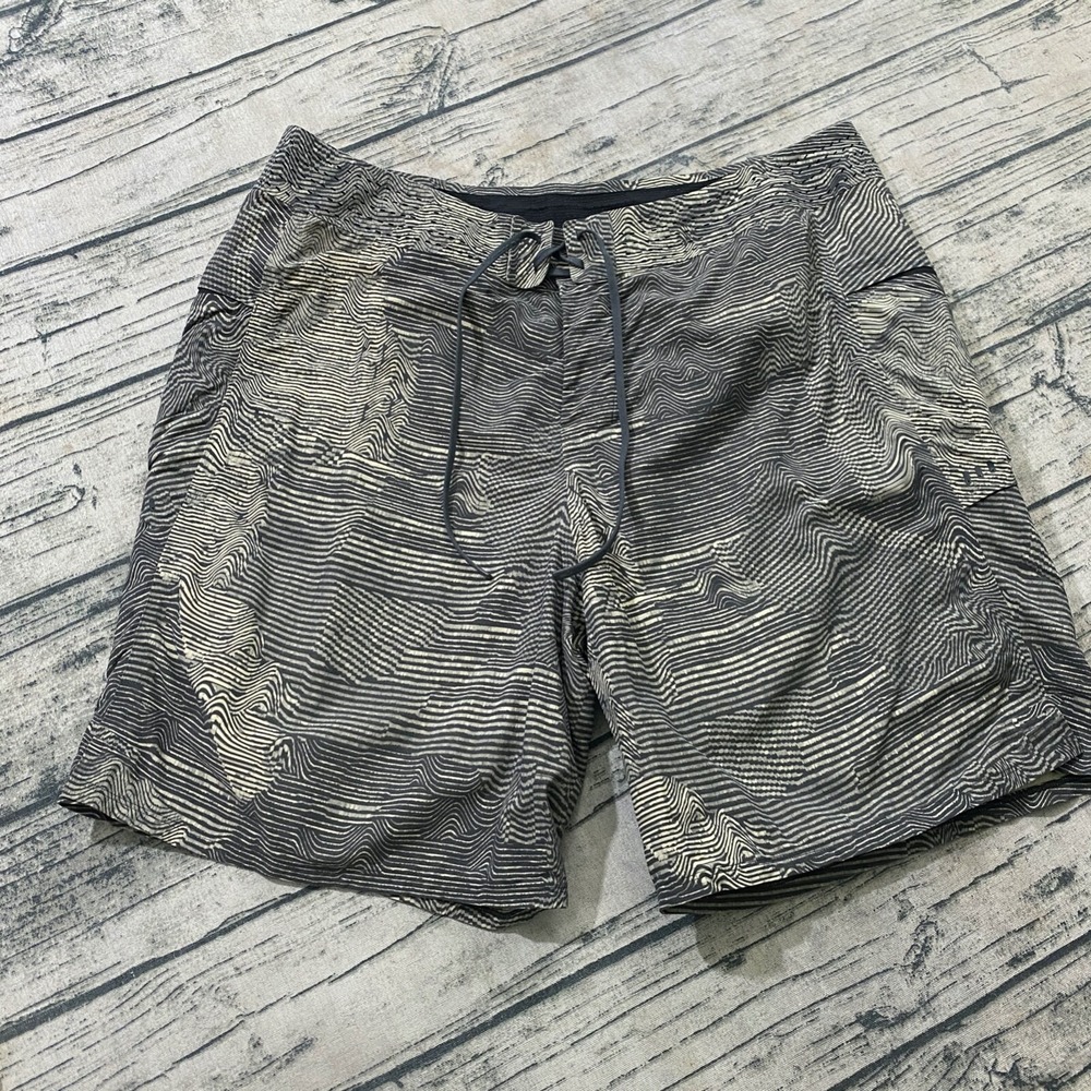 Lululemon Mens 38 Current State Board Shorts Swim‎ Trunks Unlined Striped M7B07S